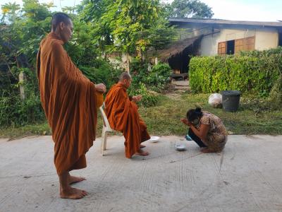 บิณฑบาตรคลองตะแบก
